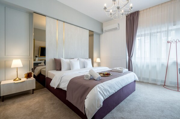 Deluxe Apartment, Balcony, City View | Premium bedding, memory foam beds, laptop workspace, iron/ironing board - HIGHLINE DOWNTOWN Residences (Bucharest)