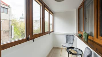 Apartemen Deluks, balkon, pemandangan kota | Balkon