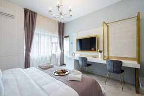 Deluxe Apartment, Balcony, City View | Premium bedding, memory foam beds, laptop workspace, iron/ironing board - HIGHLINE DOWNTOWN Residences (Bucharest)