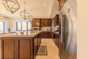 Kühlschrank, Mikrowelle, Geschirrspüler