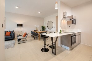 Two-Bedroom Apartment | 飯廳