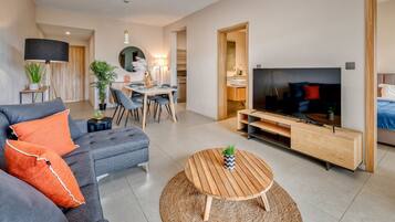 One-Bedroom Apartment | 3 quartos, Wi-Fi de cortesia, roupa de cama