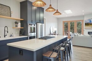 Fridge, microwave, oven, stovetop - The Vineyard Estate at Paradise Ridge by Kohmsa (Santa Rosa)