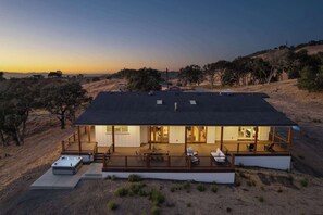 Terrace/patio - The Vineyard Estate at Paradise Ridge by Kohmsa (Santa Rosa)