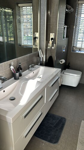 Lovable 1 Bedroom free wifi Parking F3