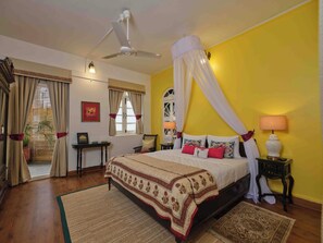 Espace de travail pour ordinateur portable, fer et planche à repasser