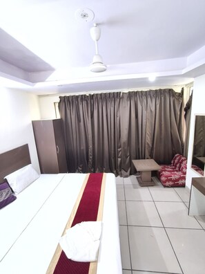 Free WiFi, bed sheets