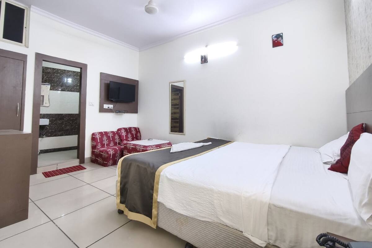 Standard Double Room, City View | WiFi (free), bed sheets