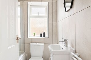 Shower, hair dryer, bidet, towels