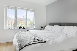 3 bedrooms, iron/ironing board, WiFi, bed sheets