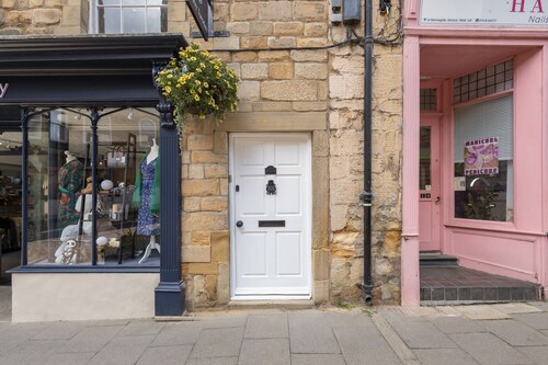 Host Stay Yule House