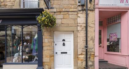 Host Stay Yule House