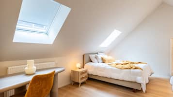Apartment | 1 bedroom, desk, Internet