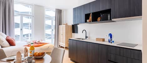 1 habitación, escritorio y acceso a internet