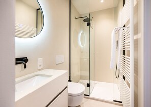 Huoneisto | 1 makuuhuone, työpöytä, internet