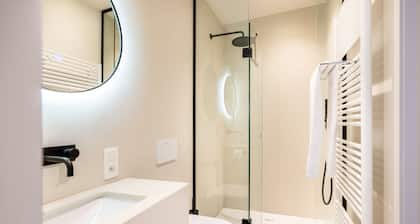 Stylishly Renovated Studio in Ghent s Lively Center