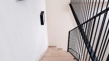 1 bedroom, desk, Internet