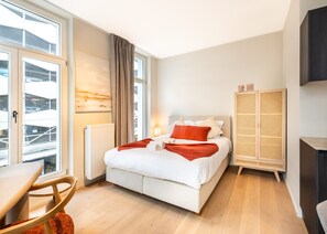 1 bedroom, desk, Internet - Trendy Modern Corner Studio With a View of Ghent (Ghent)