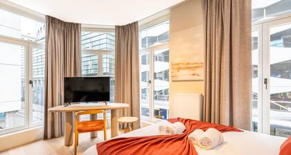 Trendy Modern Corner Studio With a View of Ghent