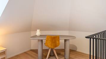 Apartment | 1 bedroom, desk, Internet