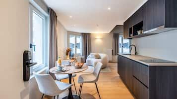 Apartment | 1 bedroom, desk, Internet