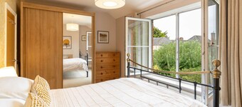 Host Stay Clearmount Cottage