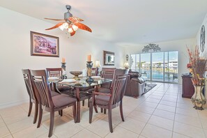 Dining - Naples Lakefront Condo - Steps to community pool (Naples)