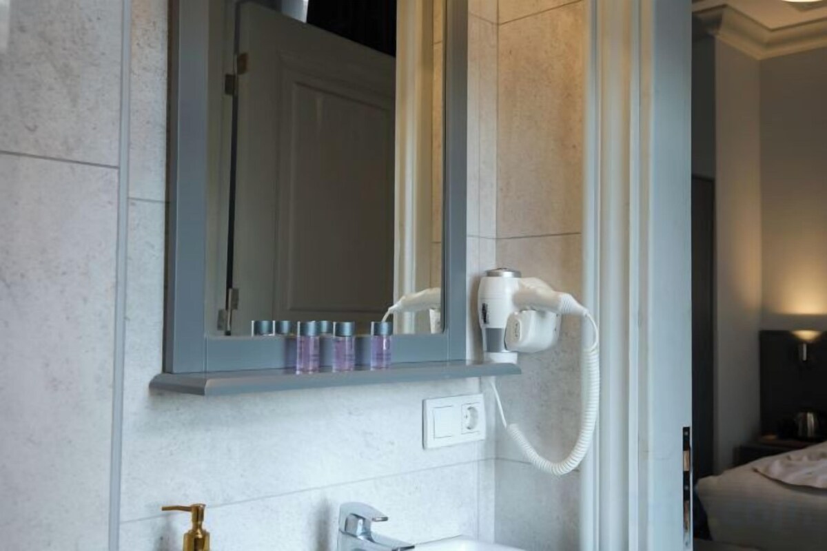 Bathroom | Shower, hair dryer, slippers, bidet