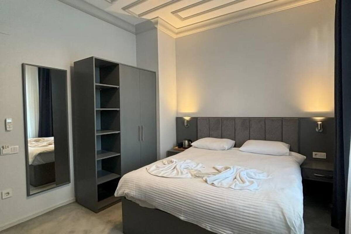 Egyptian cotton sheets, premium bedding, minibar, in-room safe