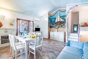 Family Townhome, Multiple Bedrooms (Villa Maestrale 100M from beach) | Living area | TV