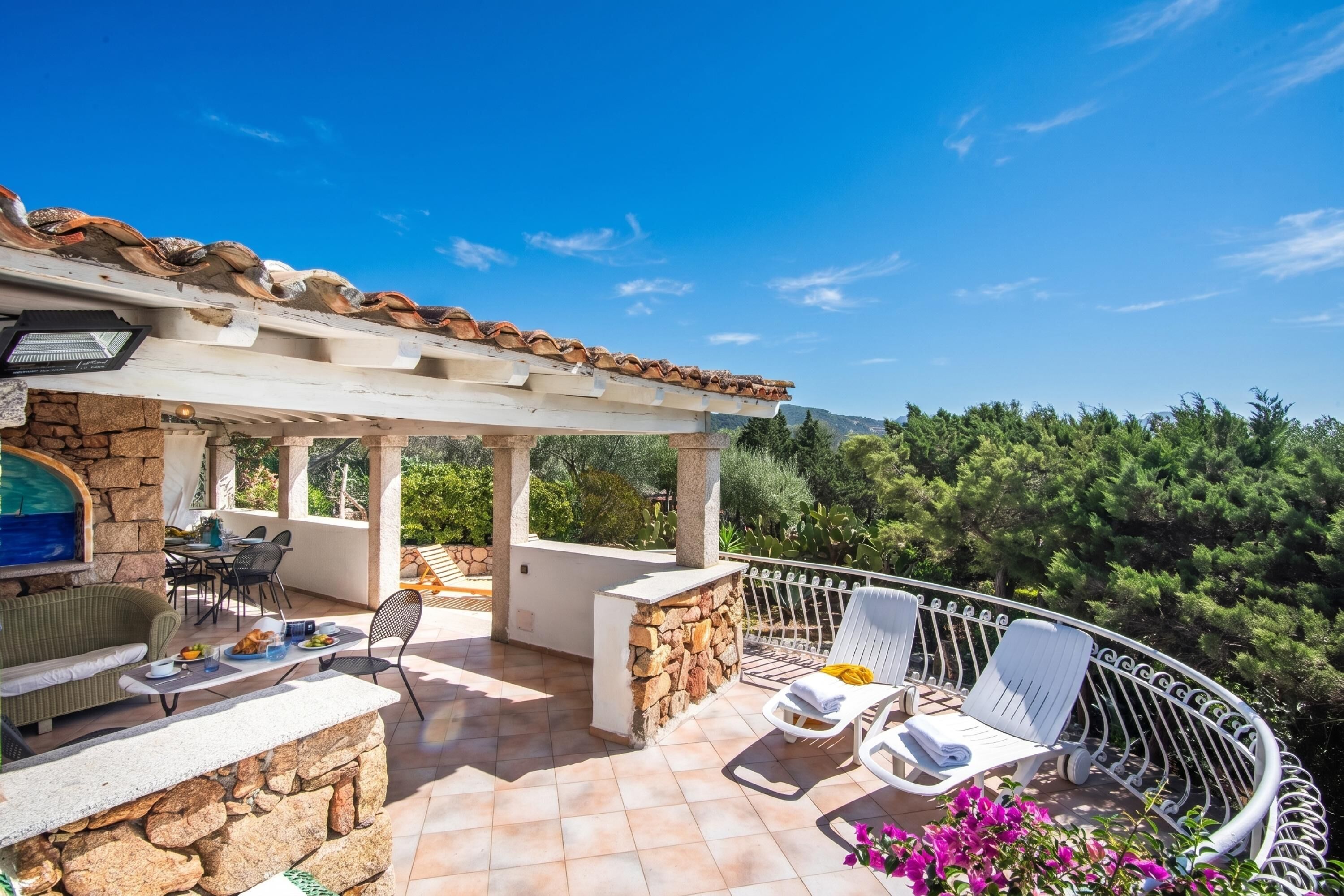Familie resortwoning, meerdere slaapkamers (Villa Maestrale 100M from beach) | Buiten dineren