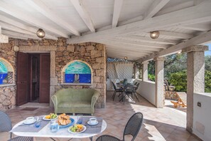 ทาวน์โฮมสำหรับครอบครัว, 3 ห้องนอน, ไมโครเวฟ (Villa Maestrale 100M from beach) | รับประทานอาหารกลางแจ้ง