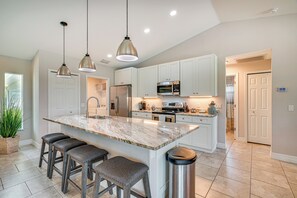 Micro-ondes, four, plaque de cuisson, lave-vaisselle