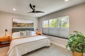 House (4 Bedrooms) | Interior - Hot Tub & Mtn-view Rooftop Deck: Golden Home (Golden)