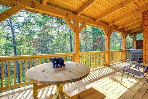 Sevierville 'woods Retreat' Cabin w/ Mtn View