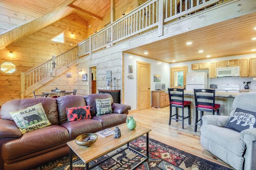 Sevierville 'woods Retreat' Cabin w/ Mtn View