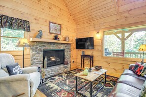 House (2 Bedrooms) | Interior - Sevierville 'woods Retreat' Cabin w/ Mtn View (Sevierville)