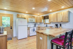 House (2 Bedrooms) | Interior