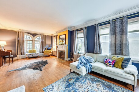 6 Mi to Naval Base: Spacious Waukegan Home w Yard - Image 2