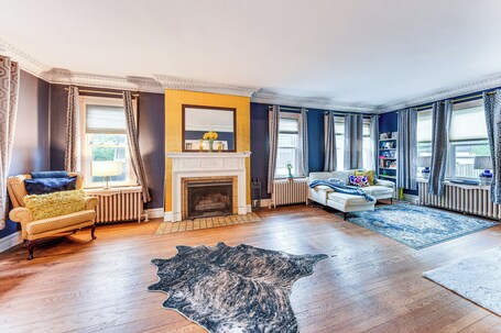 6 Mi to Naval Base: Spacious Waukegan Home w Yard - Image 3