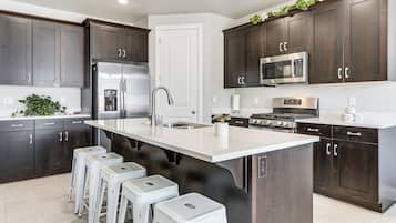 House (3 Bedrooms) | Interior