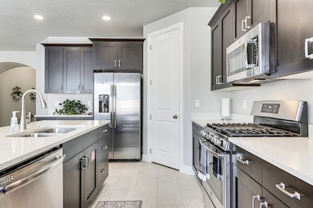 House (3 Bedrooms) | Interior