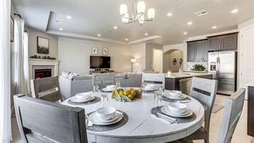 House (3 Bedrooms) | Interior