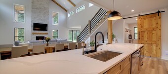 Kouts Home: High-end Retreat in Secluded Setting