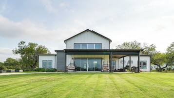 House (5 Bedrooms) | Interior