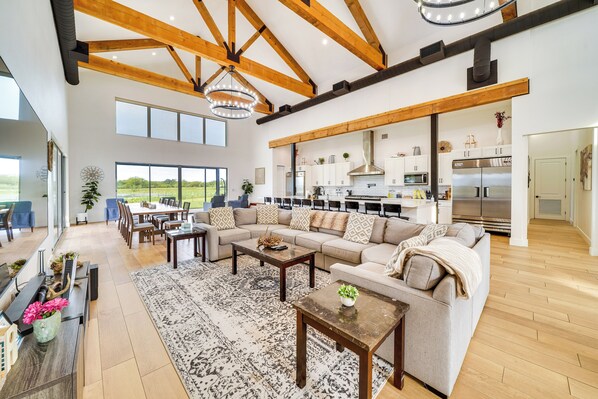 House (5 Bedrooms) | Front of property