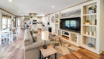 House (3 Bedrooms) | Living area | TV