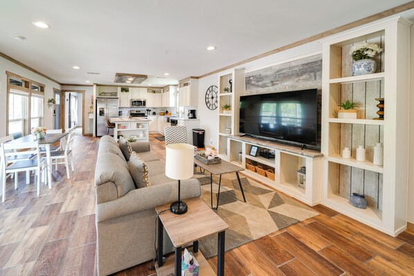 House (3 Bedrooms) | Living area | TV