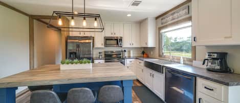 House (3 Bedrooms) | Interior