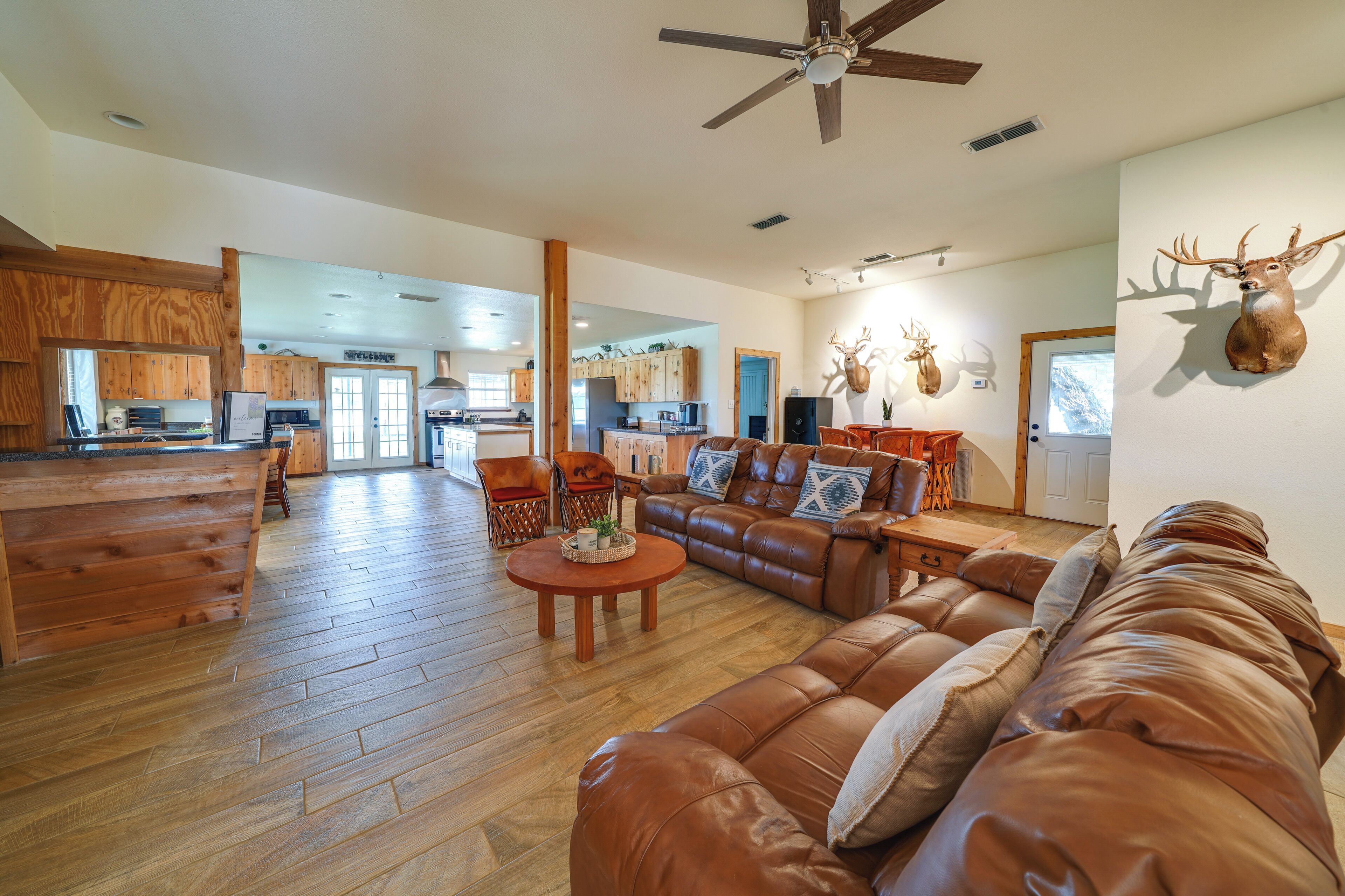 House (5 Bedrooms) | Interior